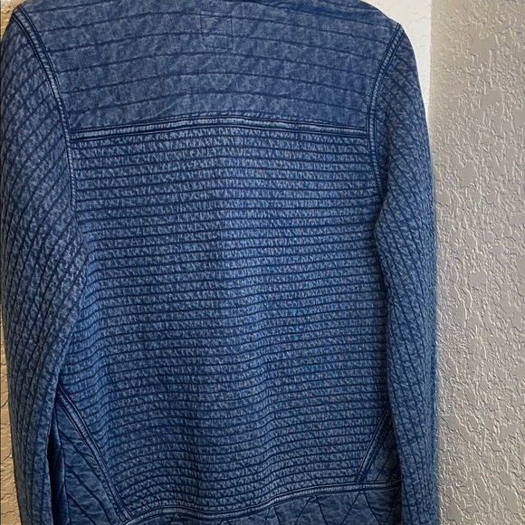 Women's Blue Quilted Jean Jacket - Picture 4 of 15